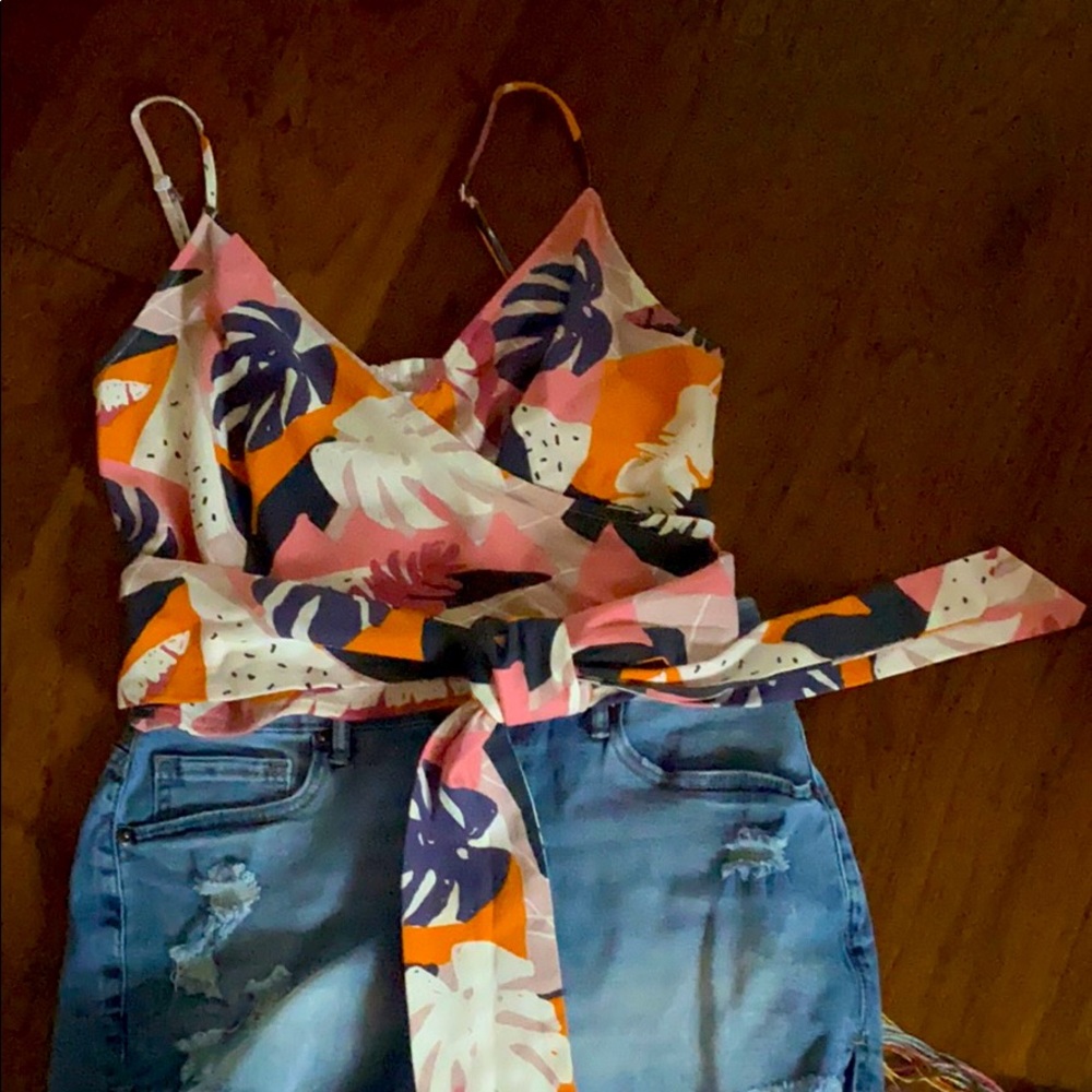 Bisouxx Crop spaghetti strap top tie waist small